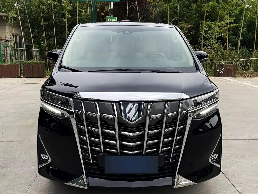 Toyota Alphard — фото 2