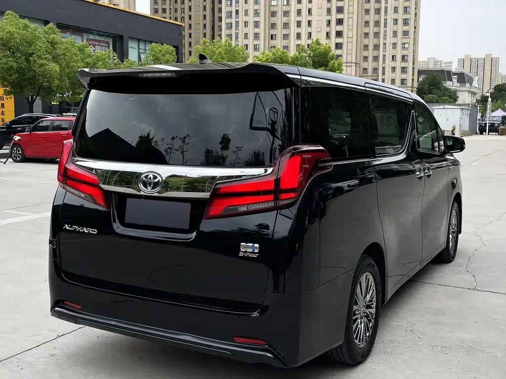 Toyota Alphard — фото 14
