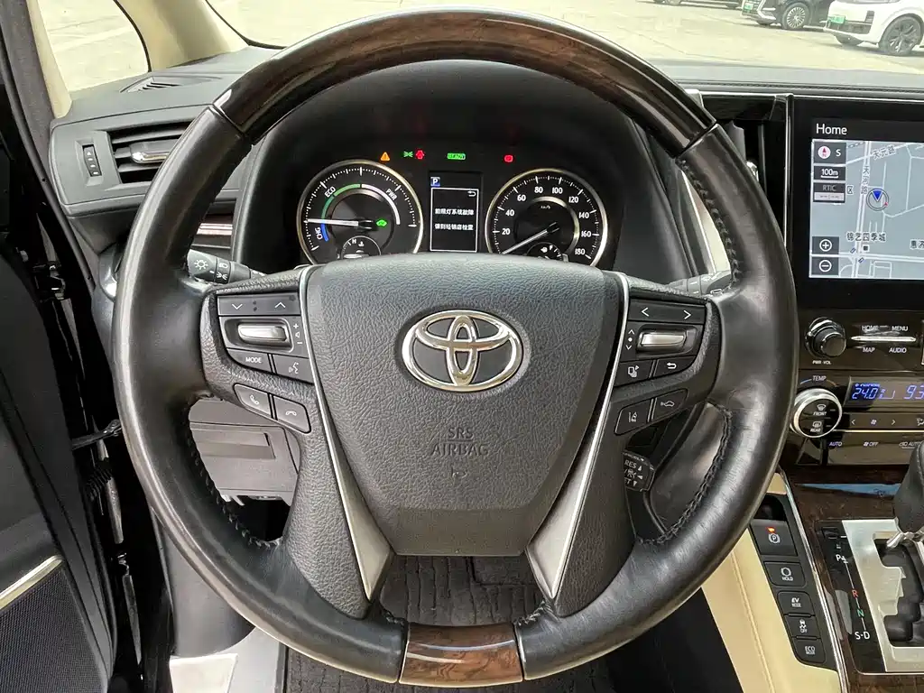 Toyota Alphard — фото 6