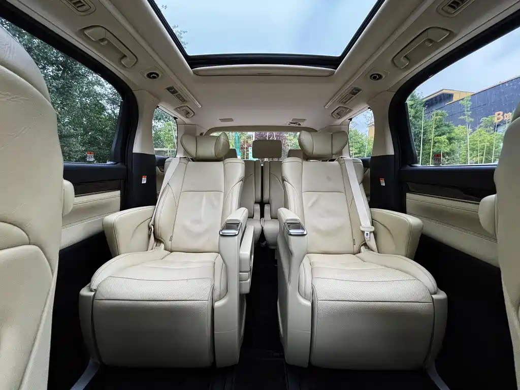 Toyota Alphard — фото 7