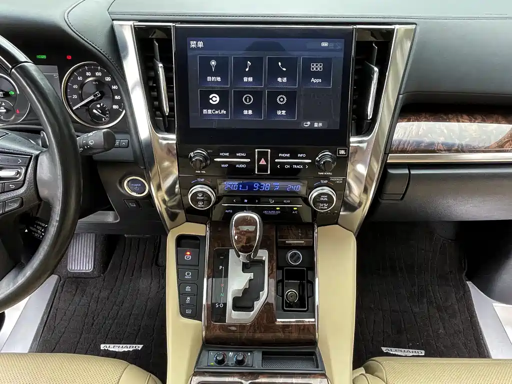 Toyota Alphard — фото 9