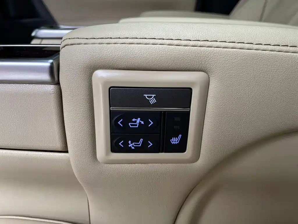 Toyota Alphard — фото 10