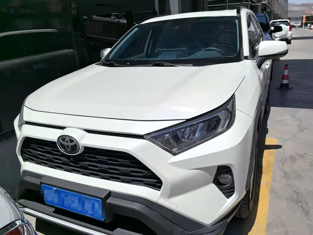 Toyota RAV4 — фото 2