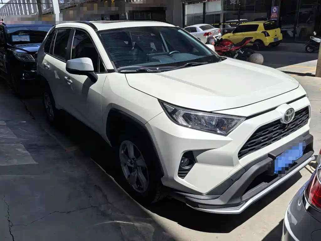 Toyota RAV4 — фото 3