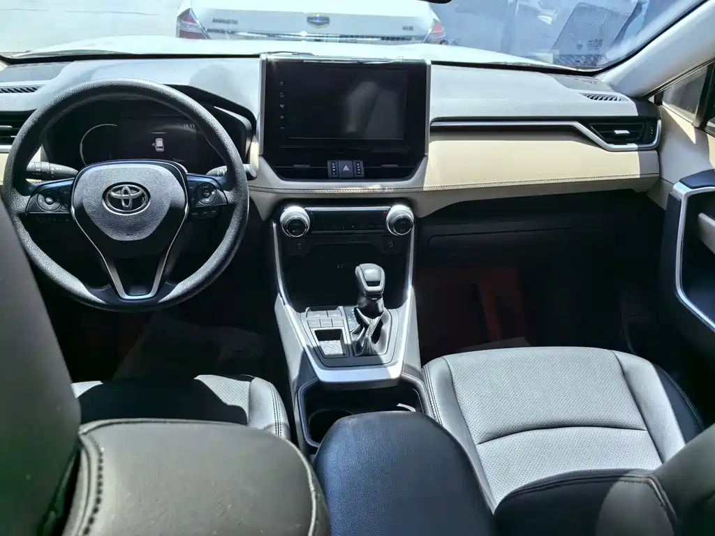 Toyota RAV4 — фото 8