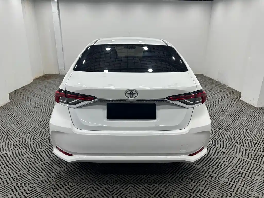 Toyota Corolla — фото 8
