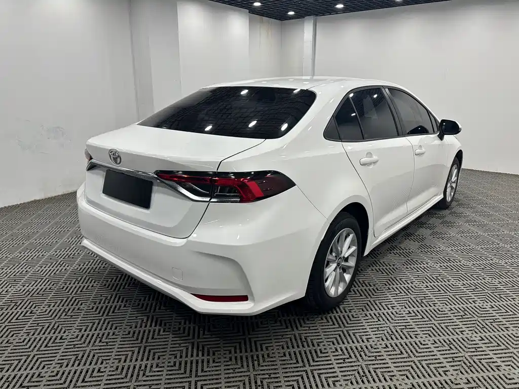 Toyota Corolla — фото 9