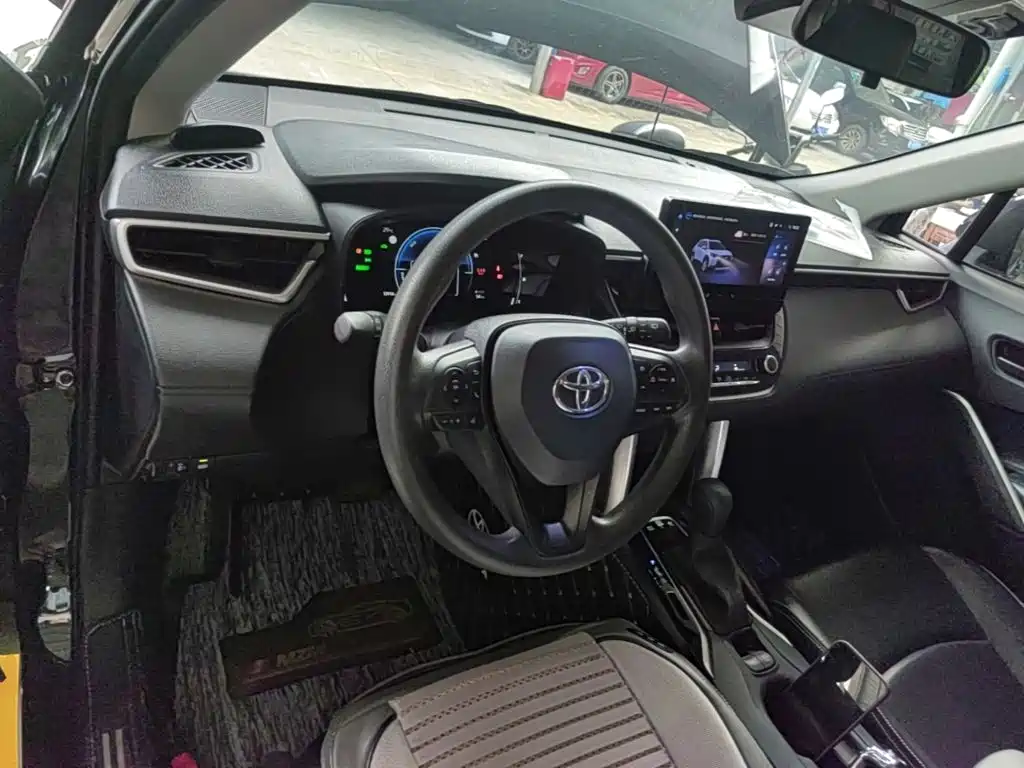 Toyota Corolla Cross — фото 10