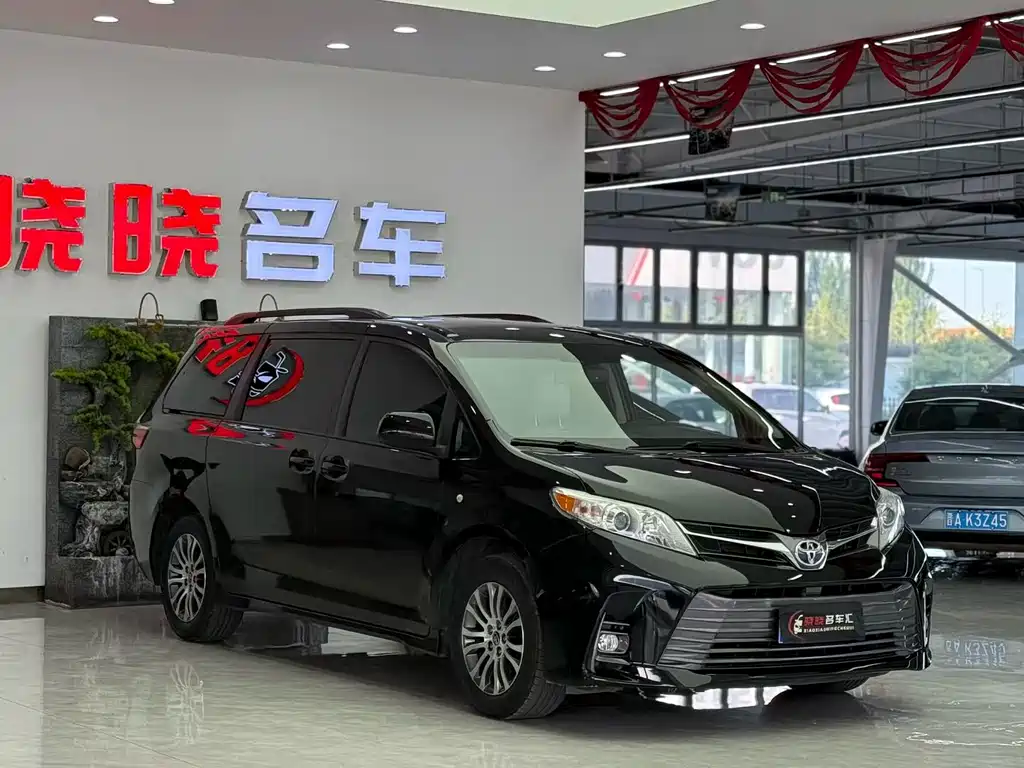 Toyota Sienna — фото 2