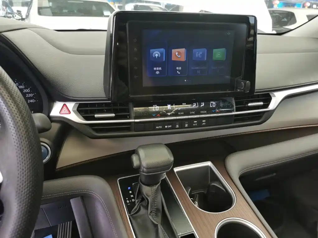 Toyota Granvia — фото 13