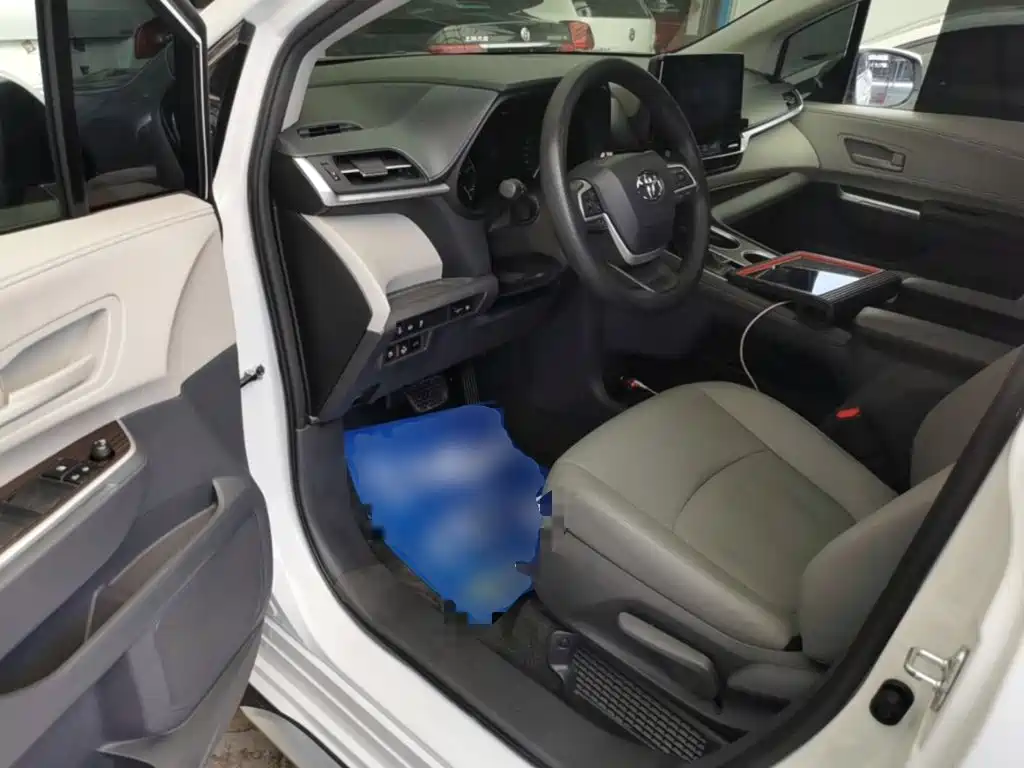 Toyota Granvia — фото 15