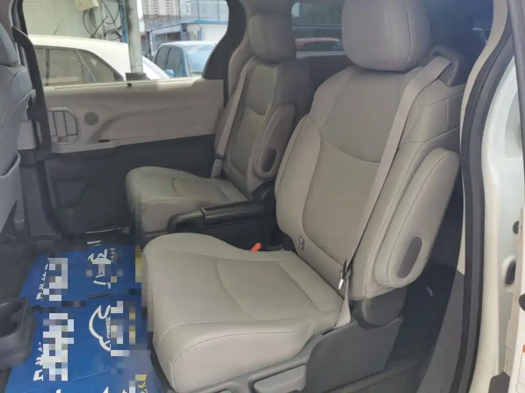 Toyota Granvia — фото 17