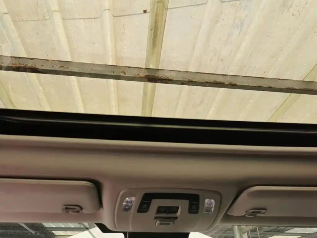 Toyota Granvia — фото 18