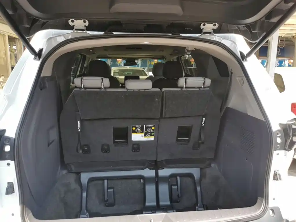 Toyota Granvia — фото 19