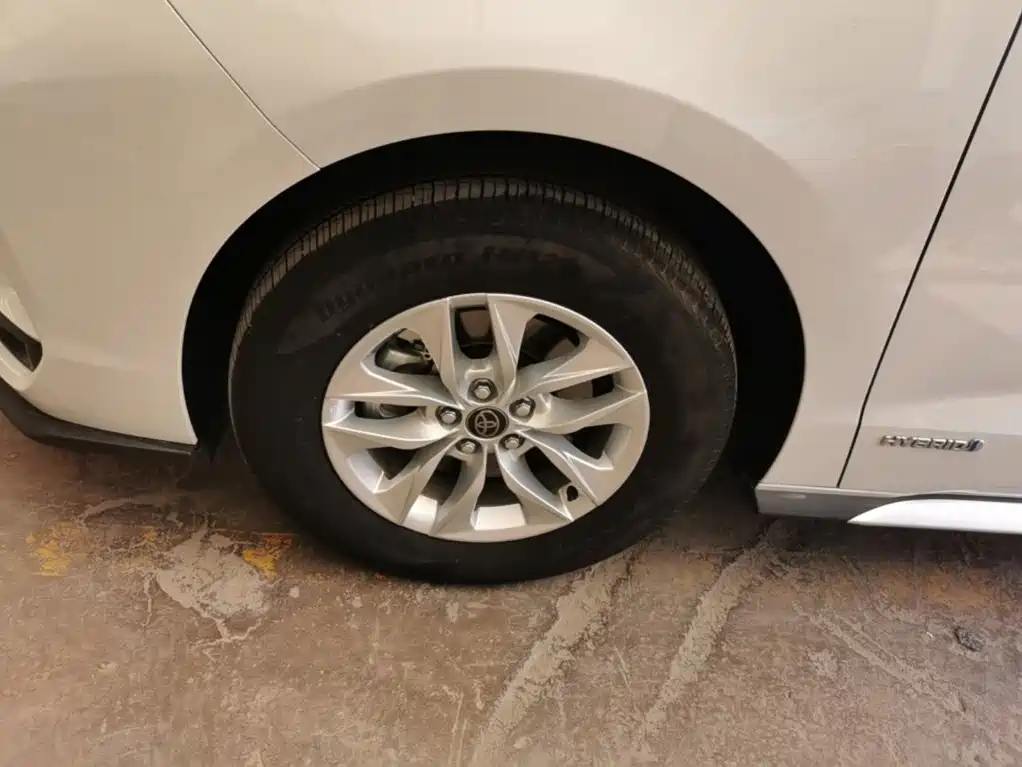 Toyota Granvia — фото 23