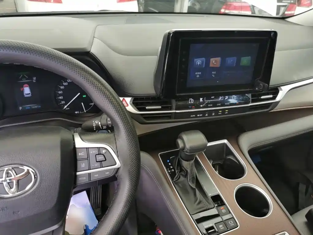 Toyota Granvia — фото 10