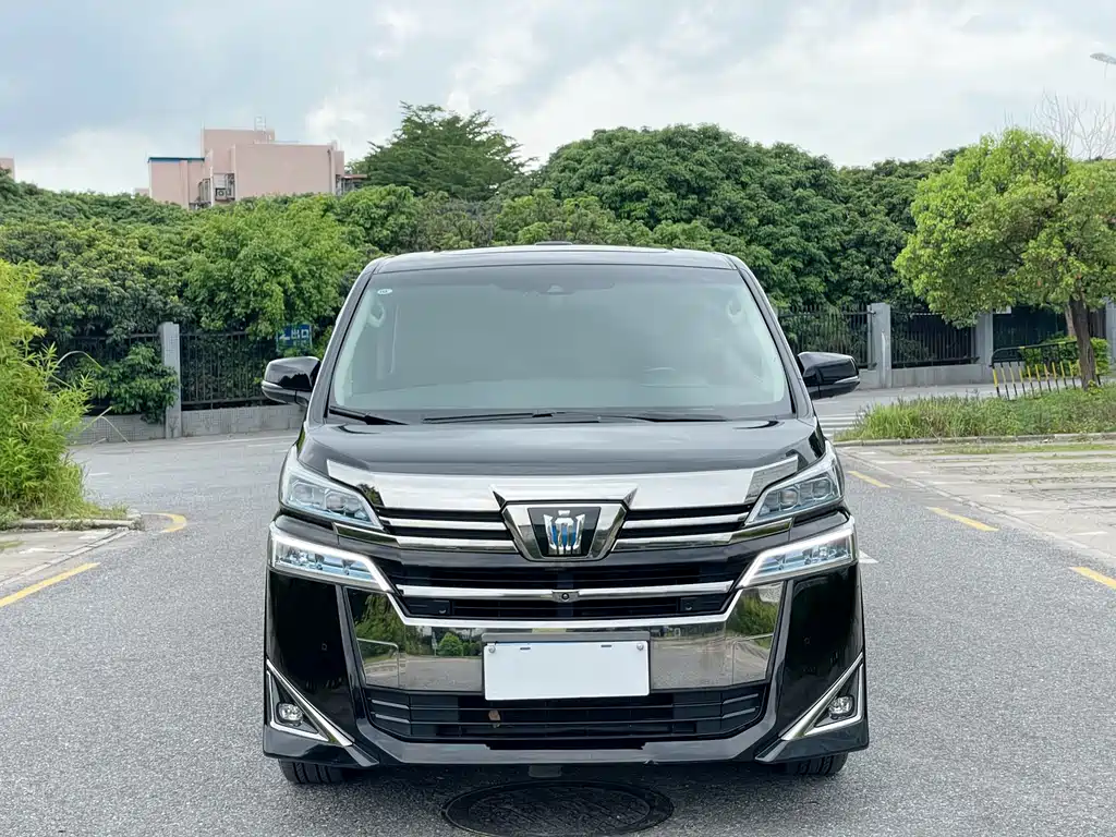 Toyota Vellfire — фото 2