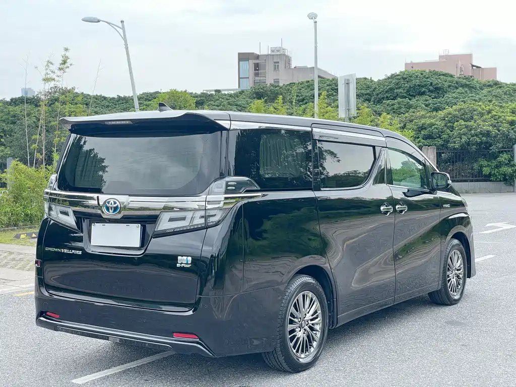Toyota Vellfire — фото 11