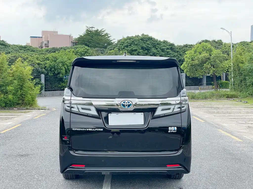 Toyota Vellfire — фото 12