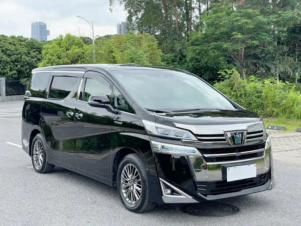 Toyota Vellfire — фото 3