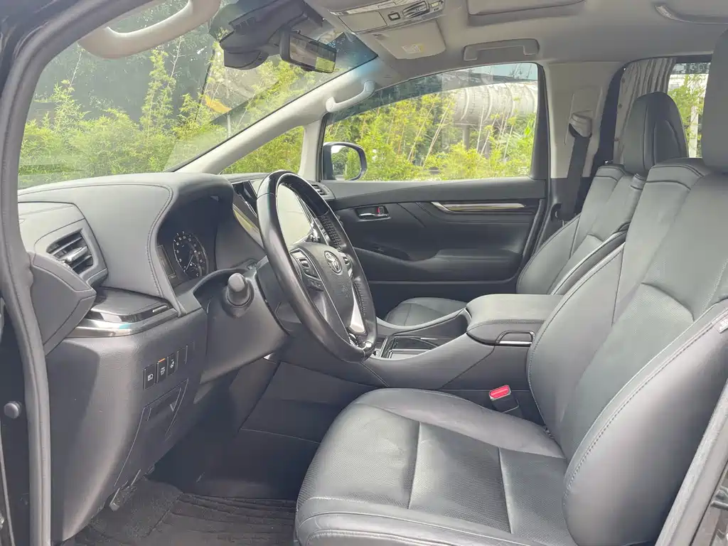 Toyota Vellfire — фото 4