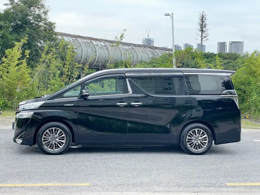 Toyota Vellfire — фото 9