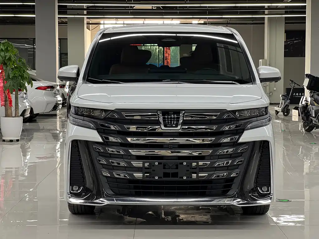 Toyota Vellfire — фото 2