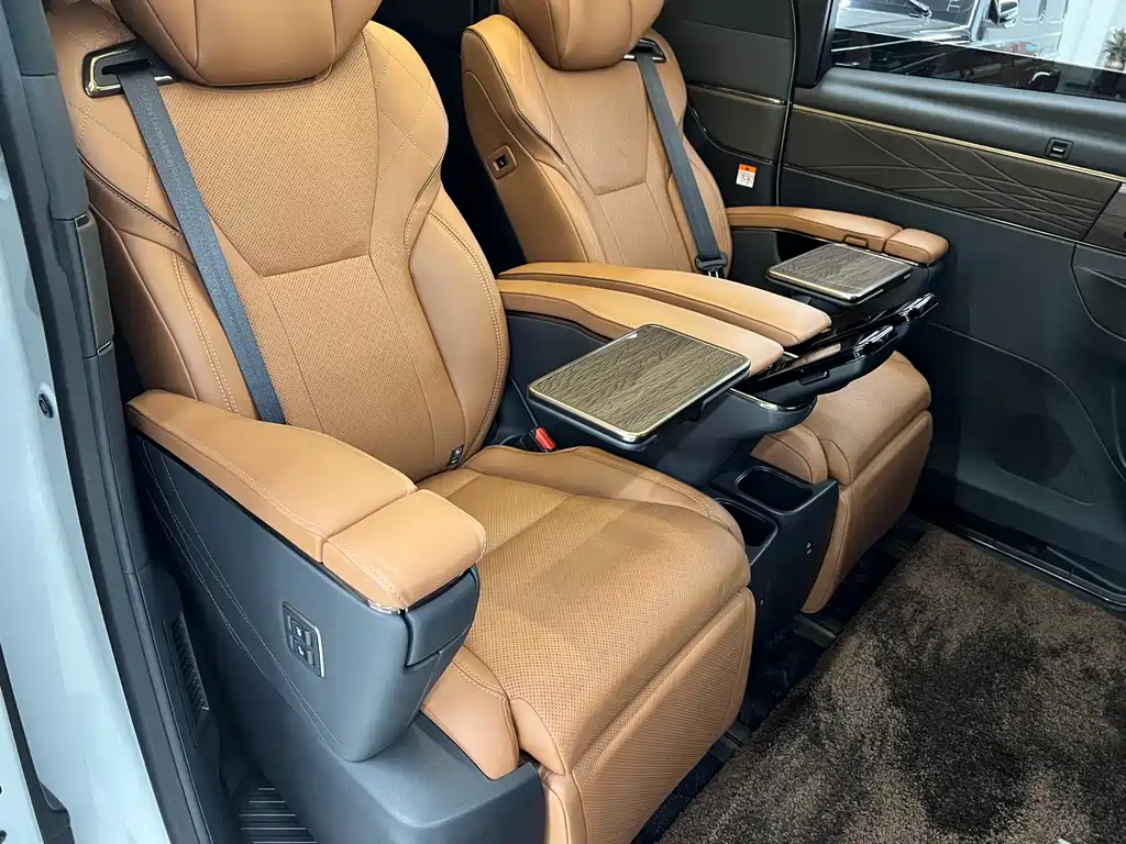 Toyota Vellfire — фото 13