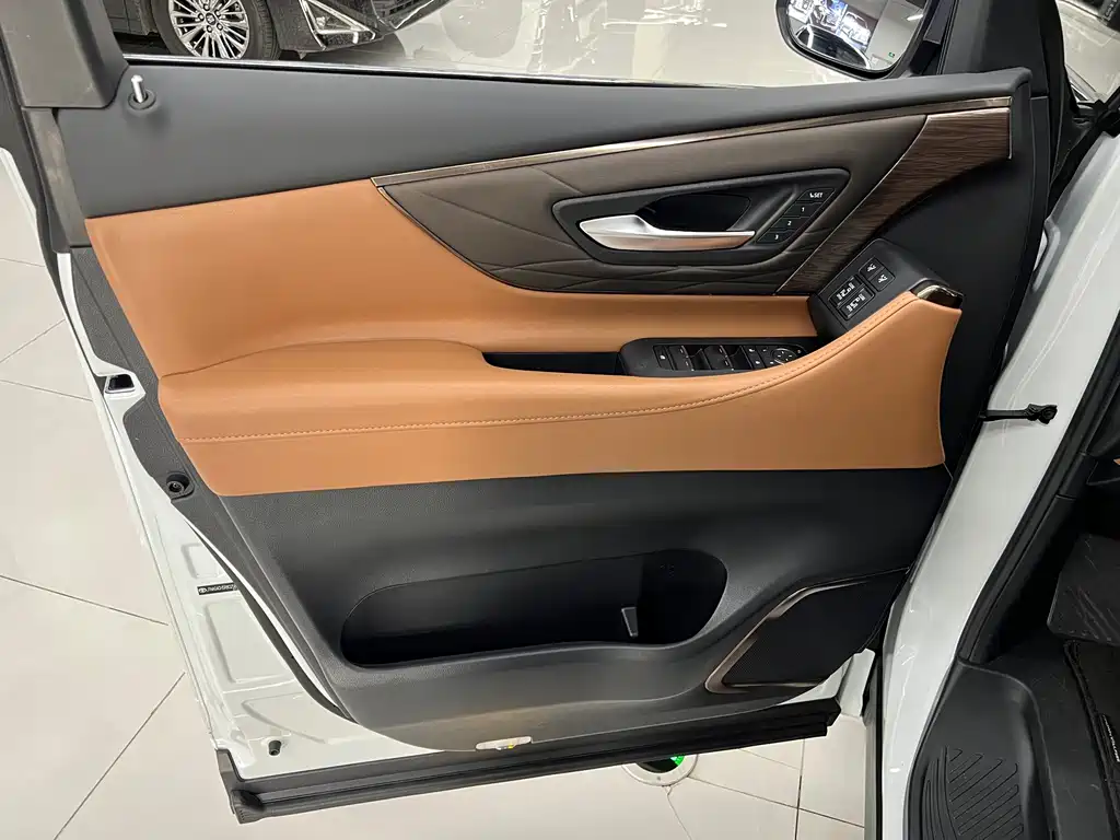 Toyota Vellfire — фото 17