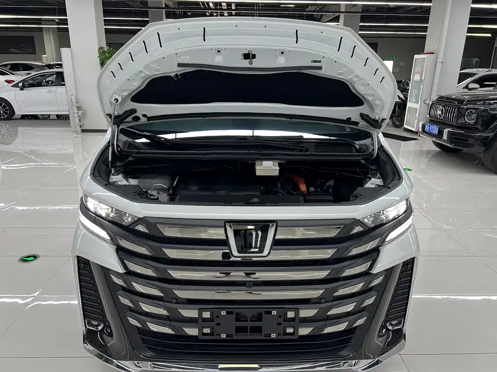 Toyota Vellfire — фото 25