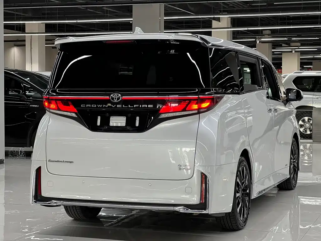 Toyota Vellfire — фото 4