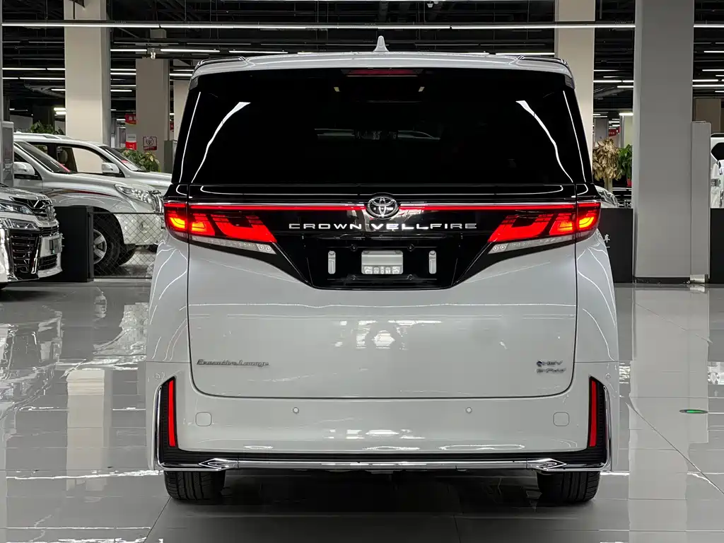 Toyota Vellfire — фото 5