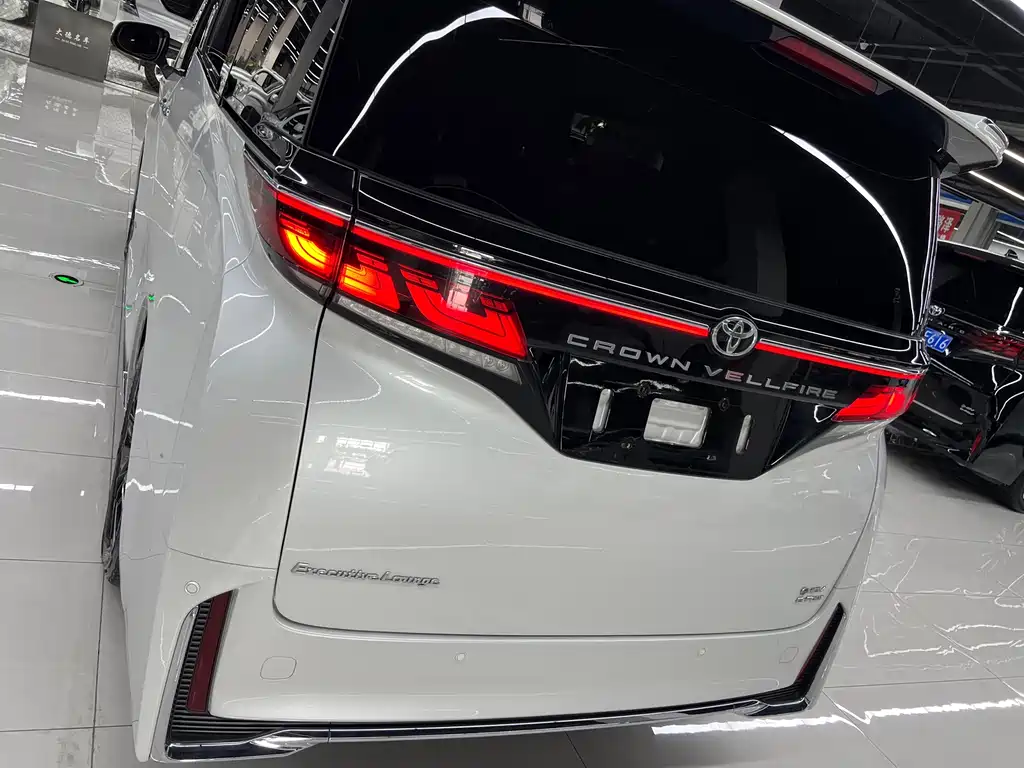 Toyota Vellfire — фото 7