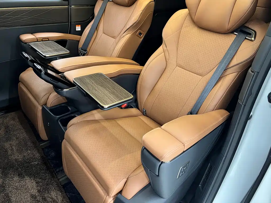 Toyota Vellfire — фото 10