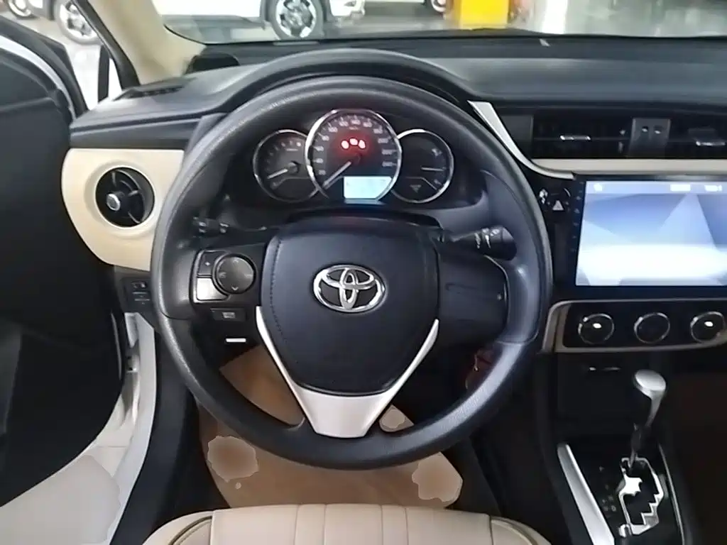 Toyota Corolla — фото 11