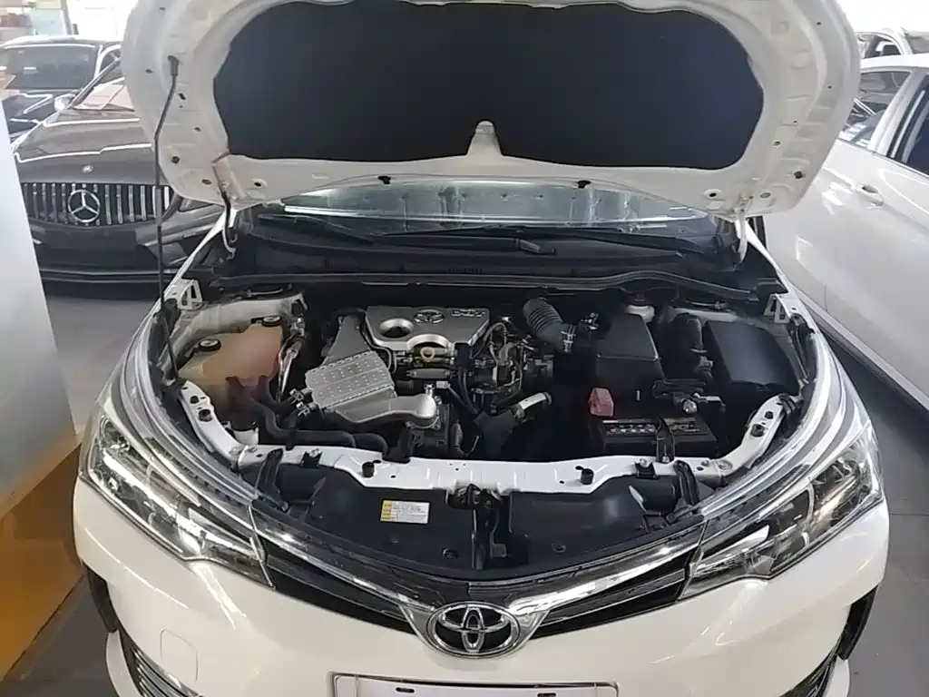Toyota Corolla — фото 20