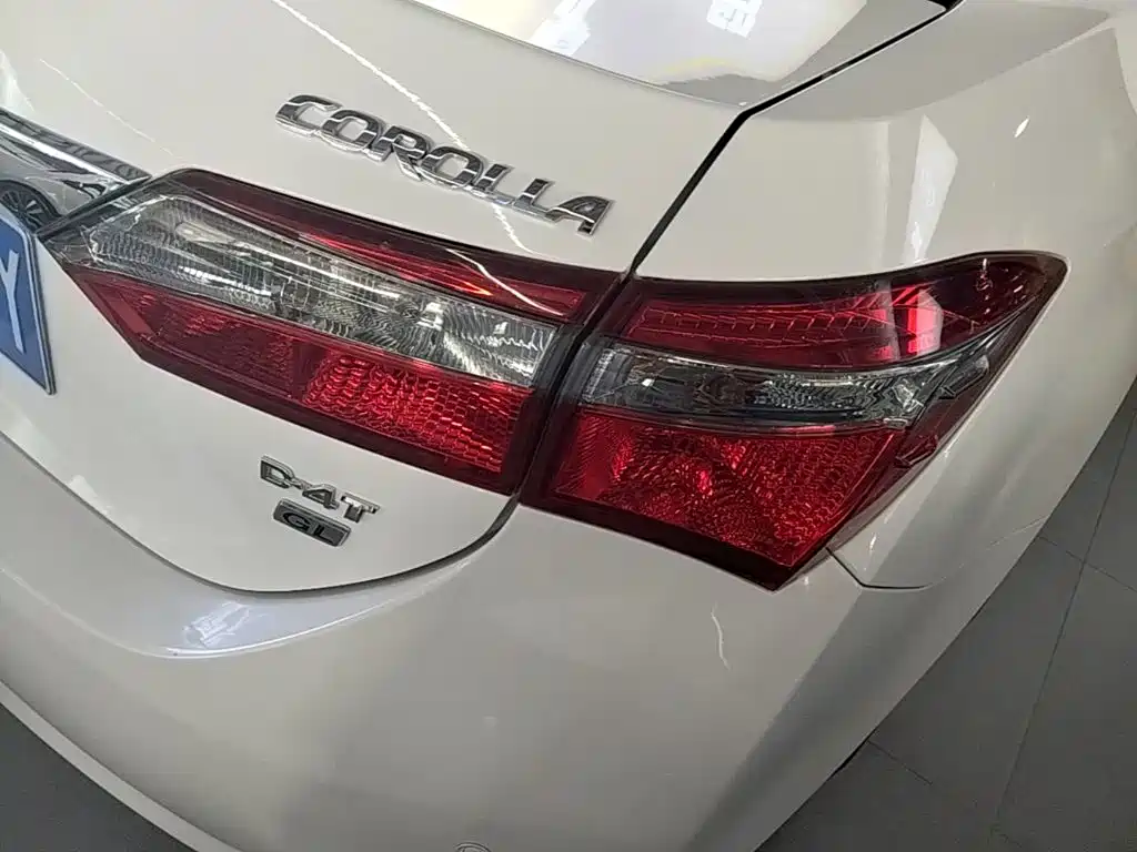 Toyota Corolla — фото 8