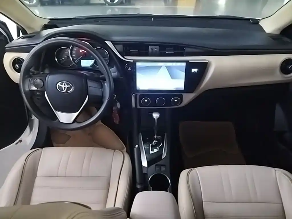 Toyota Corolla — фото 10