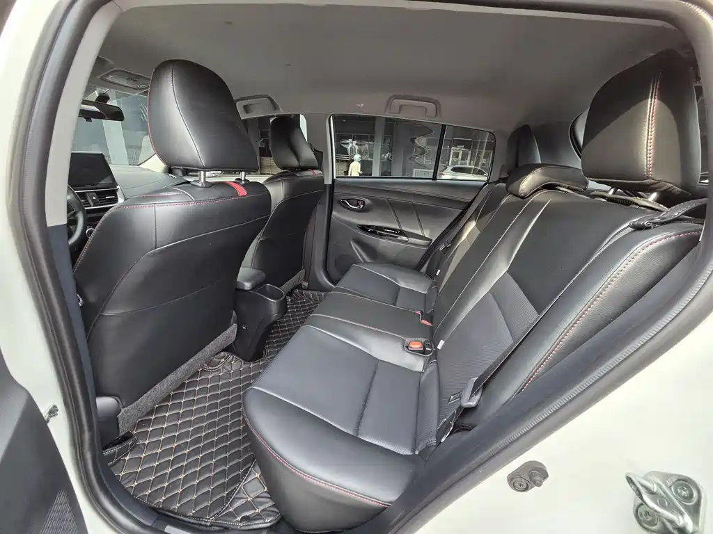 Toyota Yaris L — фото 11