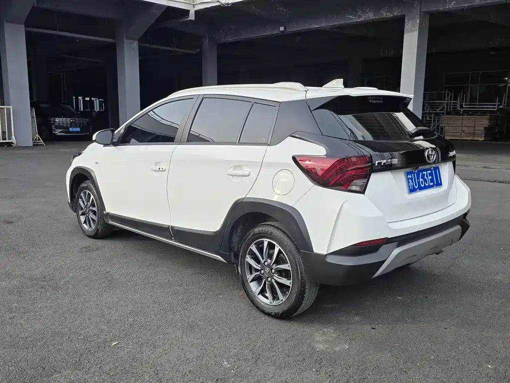 Toyota Yaris L — фото 7