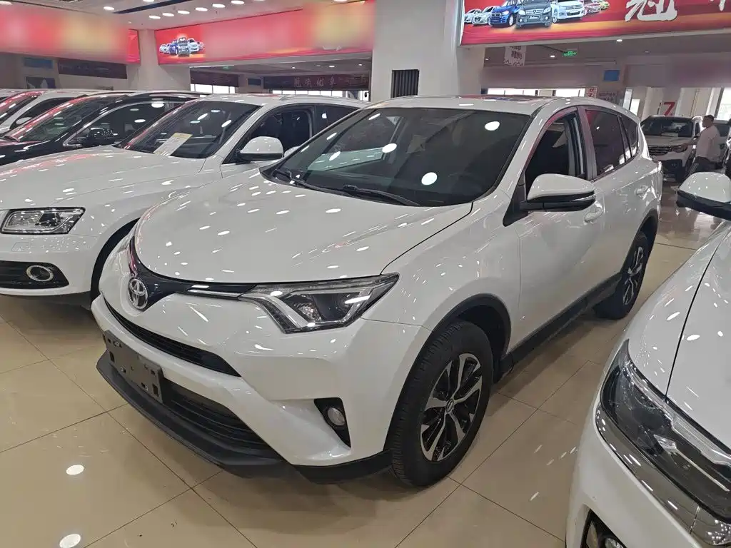 Toyota RAV4 — фото 2