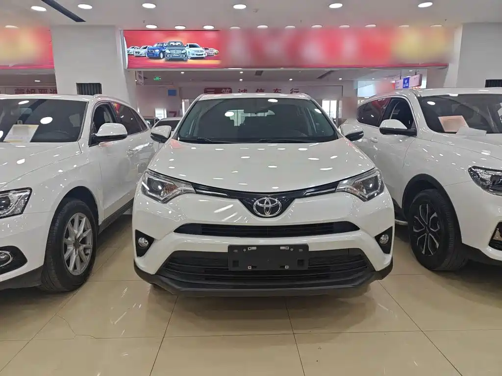 Toyota RAV4 — фото 3