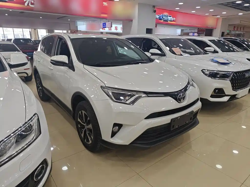 Toyota RAV4 — фото 4