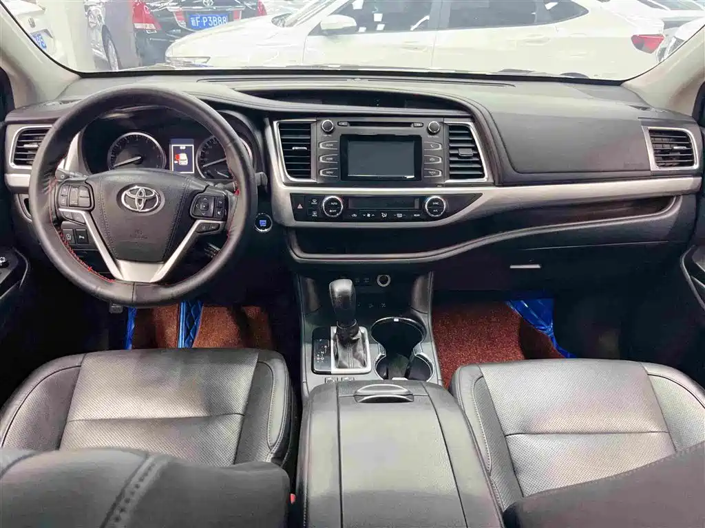 Toyota Highlander — фото 7
