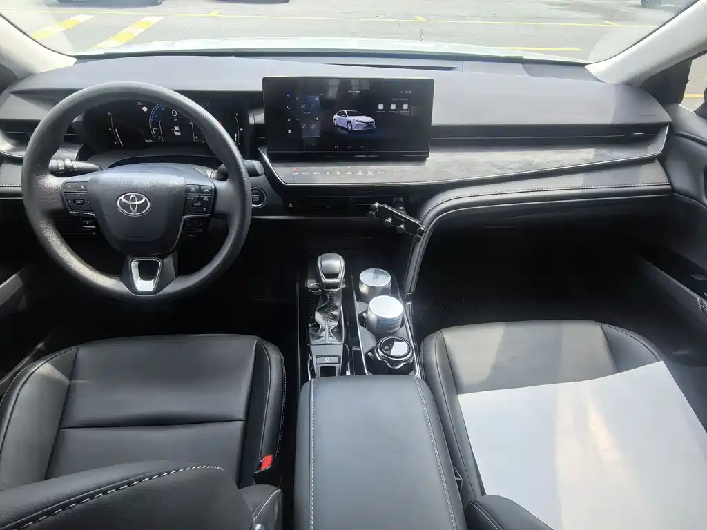 Toyota Camry — фото 10