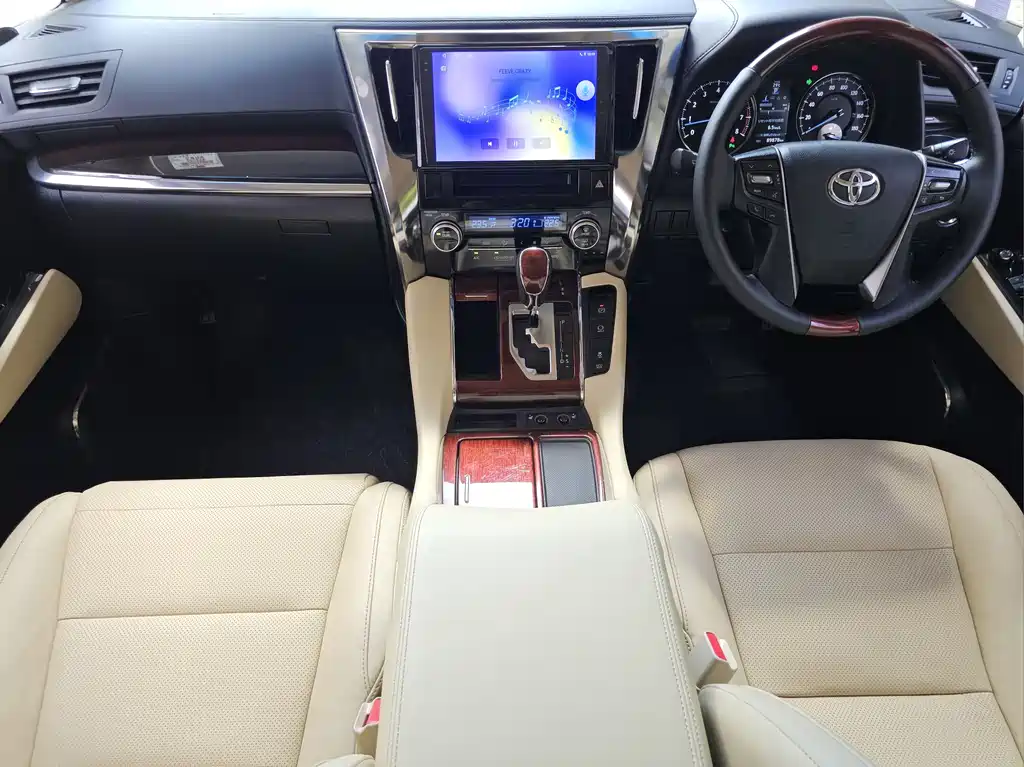 Toyota Alphard — фото 3