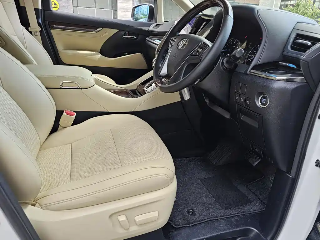 Toyota Alphard — фото 4