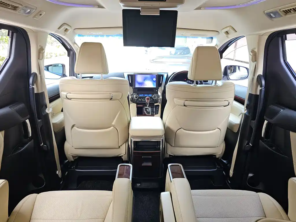 Toyota Alphard — фото 7