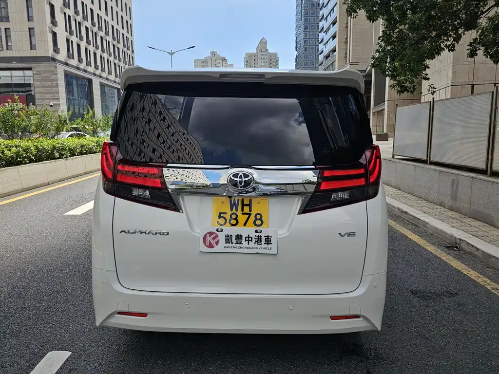 Toyota Alphard — фото 8