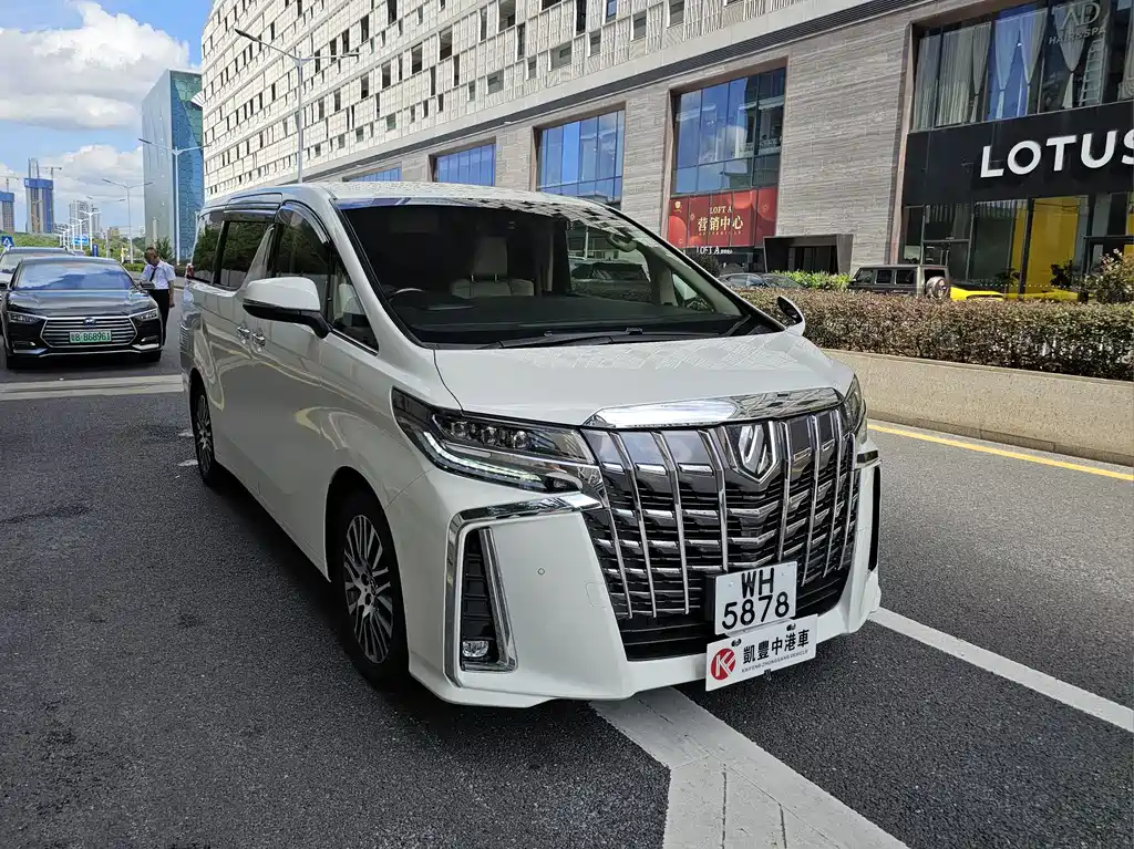 Toyota Alphard — фото 9